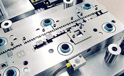 廠家在設(shè)計(jì)和加工連續(xù)模時(shí)應(yīng)該注意哪些？